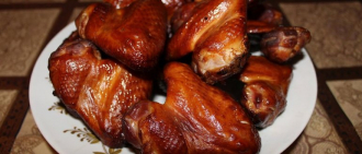 Как закоптить куриные крылышки, простые и вкусные рецепты